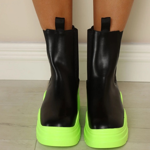 •Manhattan Feelings• Black & Neon Green Slip On Boots - Picture 4 of 4